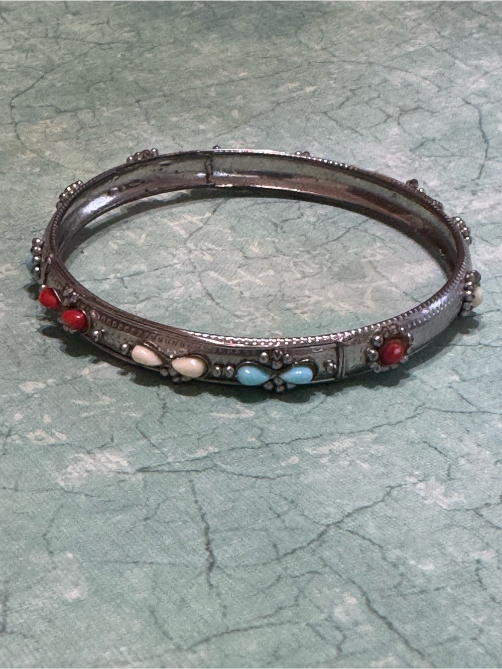 VINTAGE WESTERN STYLE BANGLE BRACELET